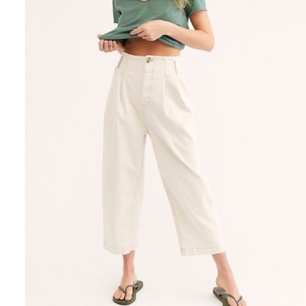 Free People- NWT Pleated Carrot Ivory Pants-Size 4